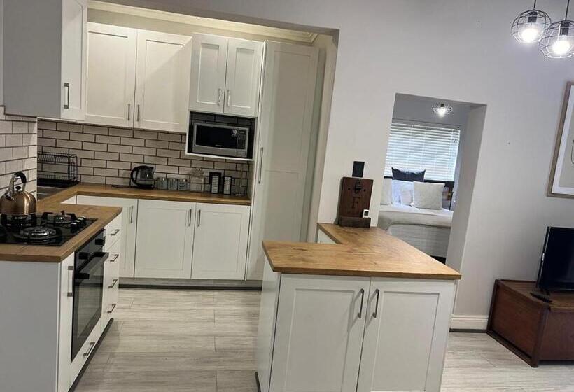 פנסיון Familia