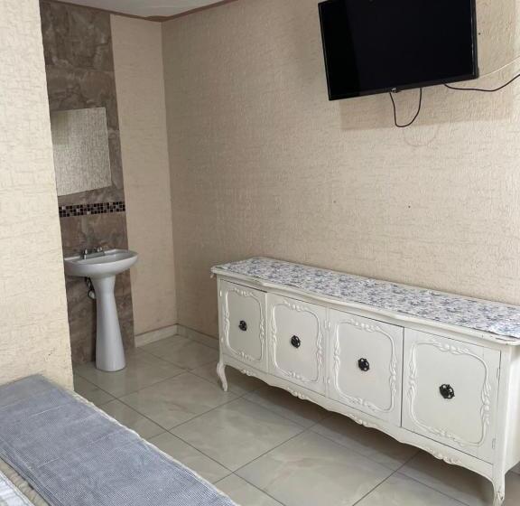 بنسيون Hostal De Atocha