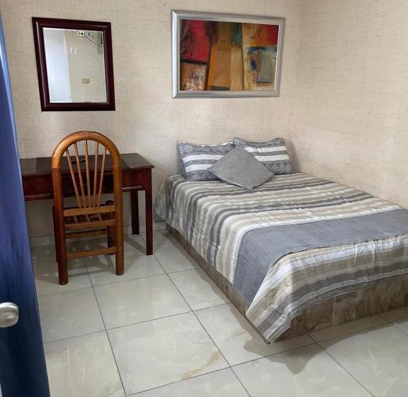 بنسيون Hostal De Atocha