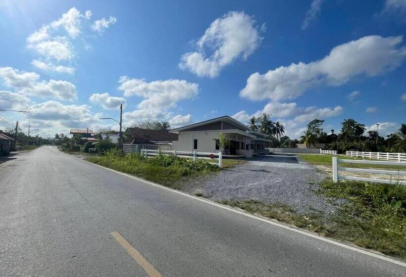 Pensió Ibc Home ที่พักฮาลาล นครศรีธรรมราช