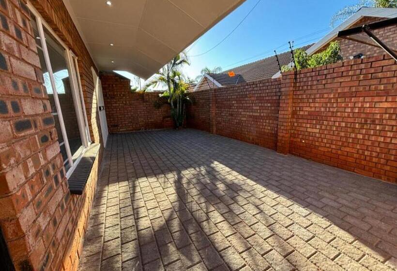 פנסיון Laluka Inn