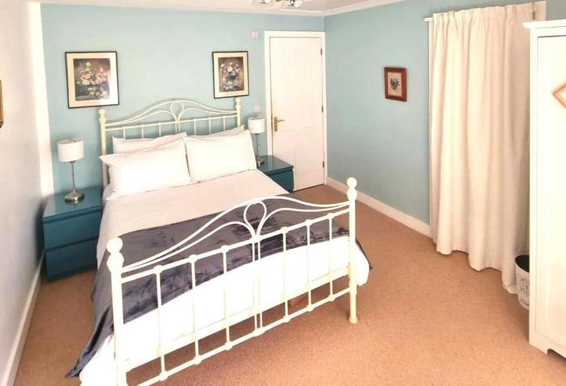 بنسيون Oak Tree Rooms Ltd