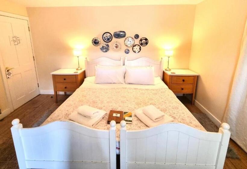 بنسيون Oak Tree Rooms Ltd