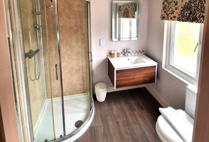 بنسيون Oak Tree Rooms Ltd