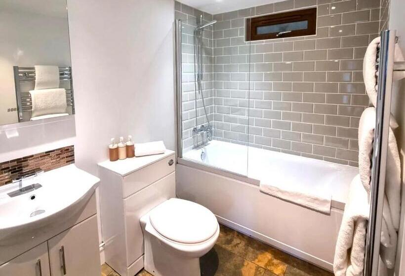 بنسيون Oak Tree Rooms Ltd