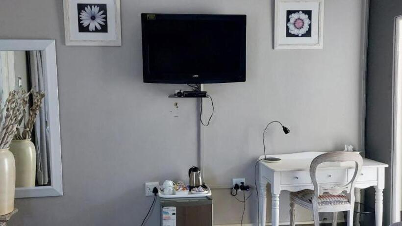 פנסיון Pumlani Nathi Guesthouse