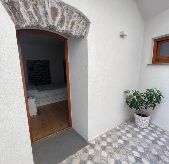 פנסיון Sa Troppa De Sos Chentu