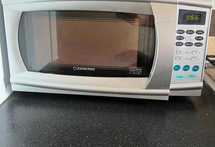 膳宿费 Spacious And Modern En Suit