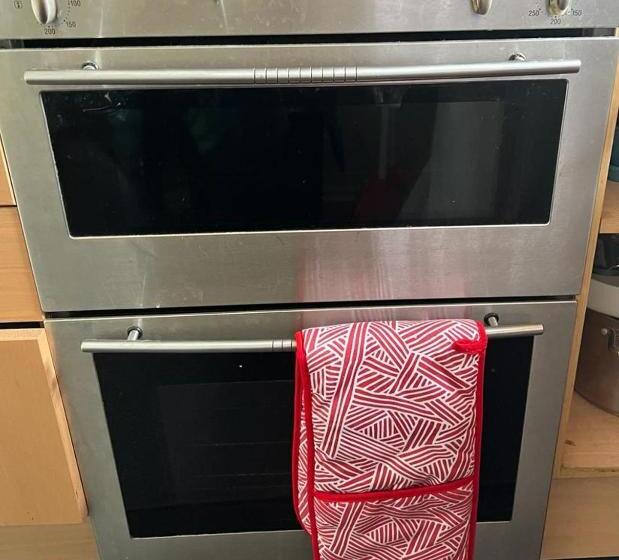 膳宿费 Spacious And Modern En Suit