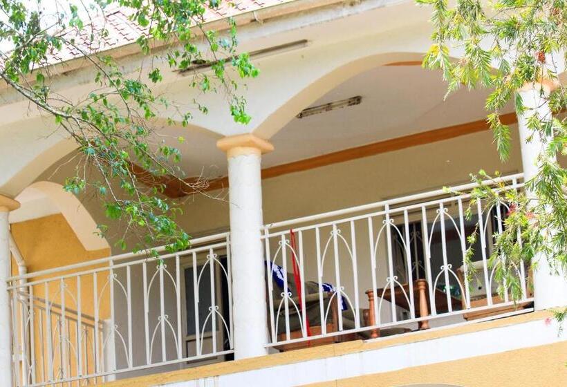 پانسیون Tinka,s Homestead