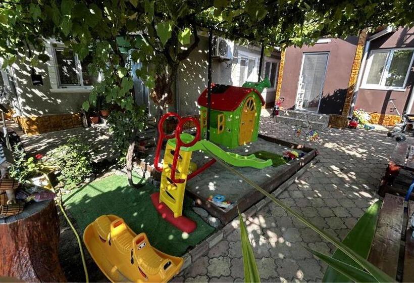 بنسيون Vila Aron