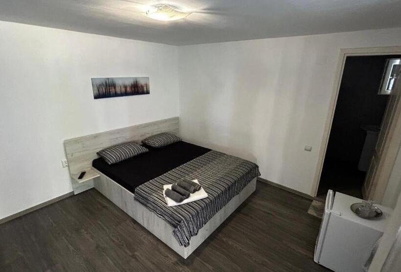 بنسيون Vila Aron