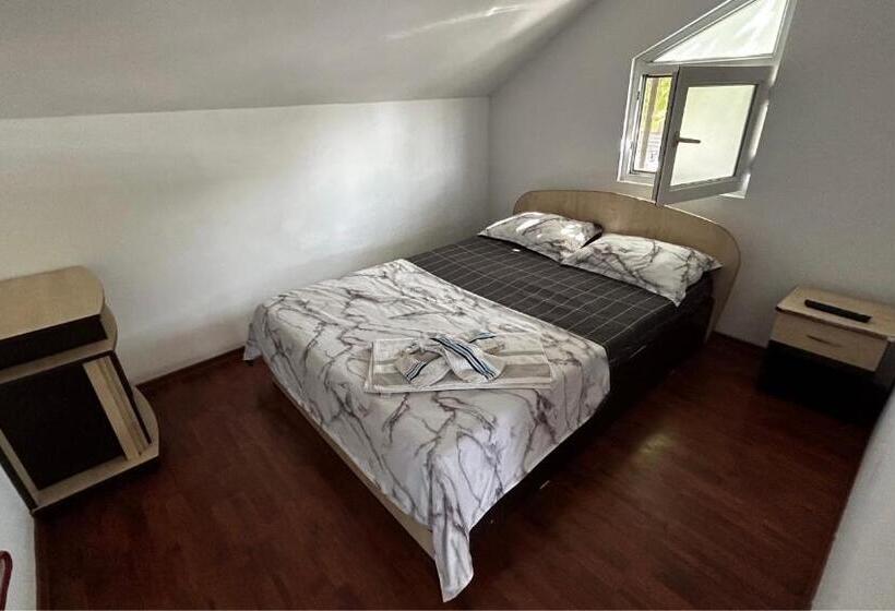 بنسيون Vila Aron