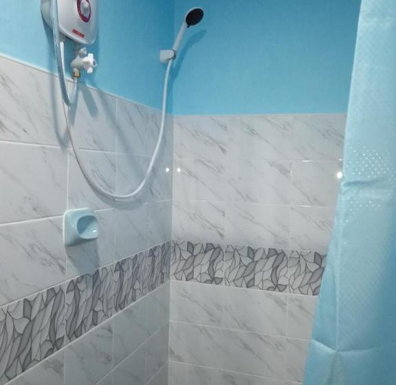 Sarah S Garden Bnb & Bnb Spa Family Room With Livingroom