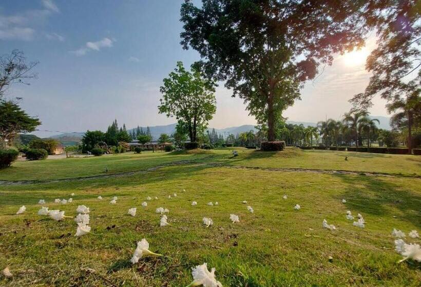 Tanaosri & Creekside Resort