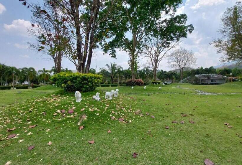 Tanaosri & Creekside Resort