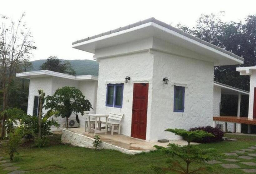 White Rock Resort Pakchong