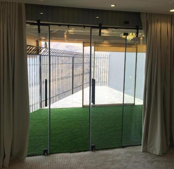 منتجع اورنايتس