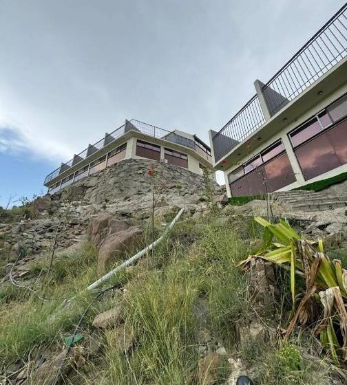 منتجع اورنايتس