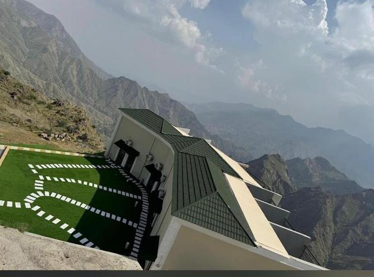 منتجع اورنايتس