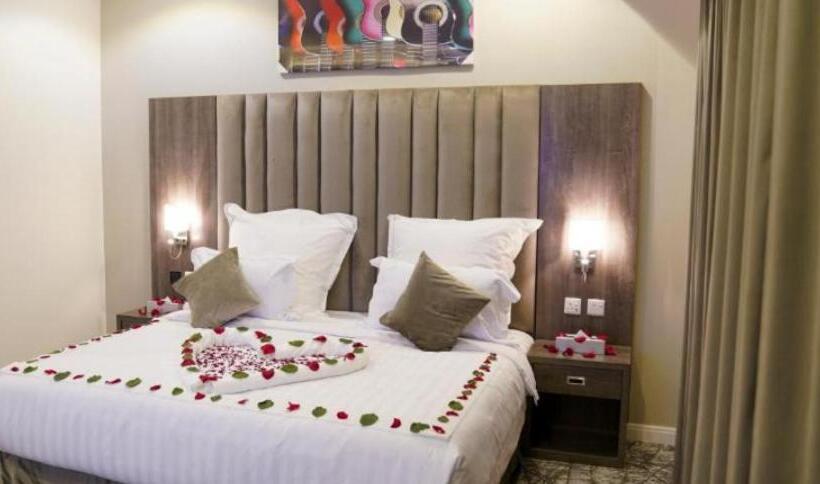 فندق سفن جاردنز   المطار