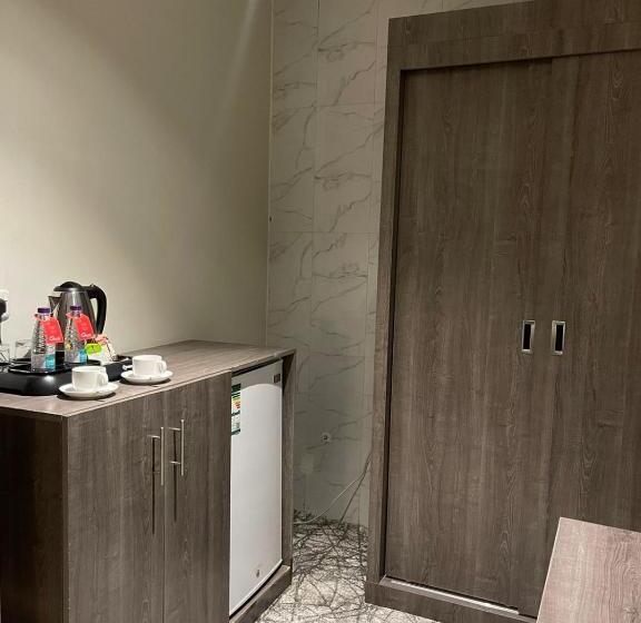 فندق سفن جاردنز   المطار