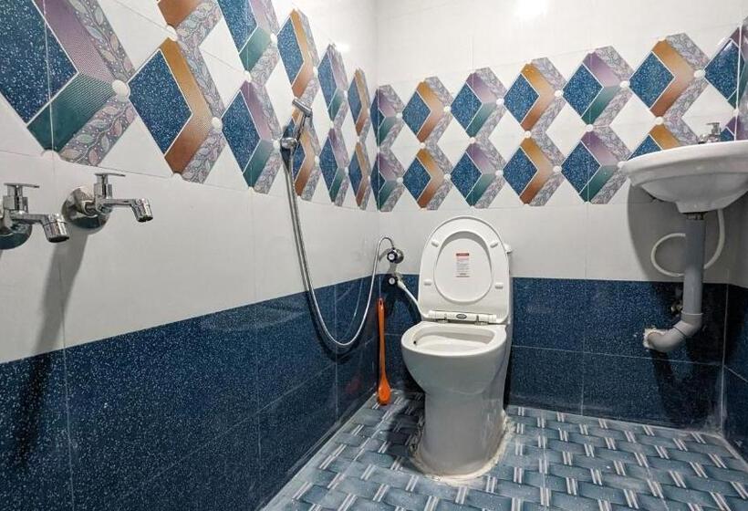 הוסטל Backpackers Inn Dormitory
