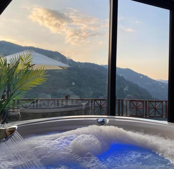 مبيت وإفطار Bukrasuitbungalow