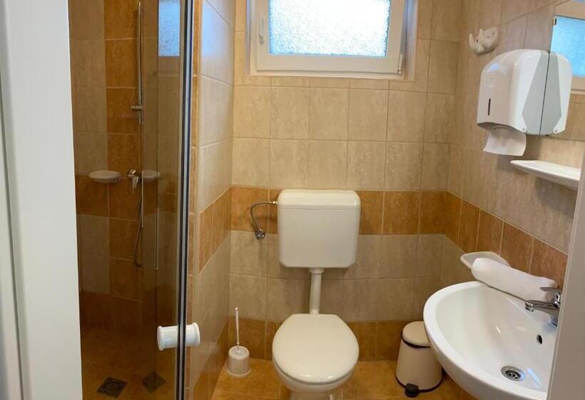 مبيت وإفطار Csa Li Apartmanház