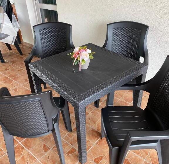 مبيت وإفطار Csa Li Apartmanház