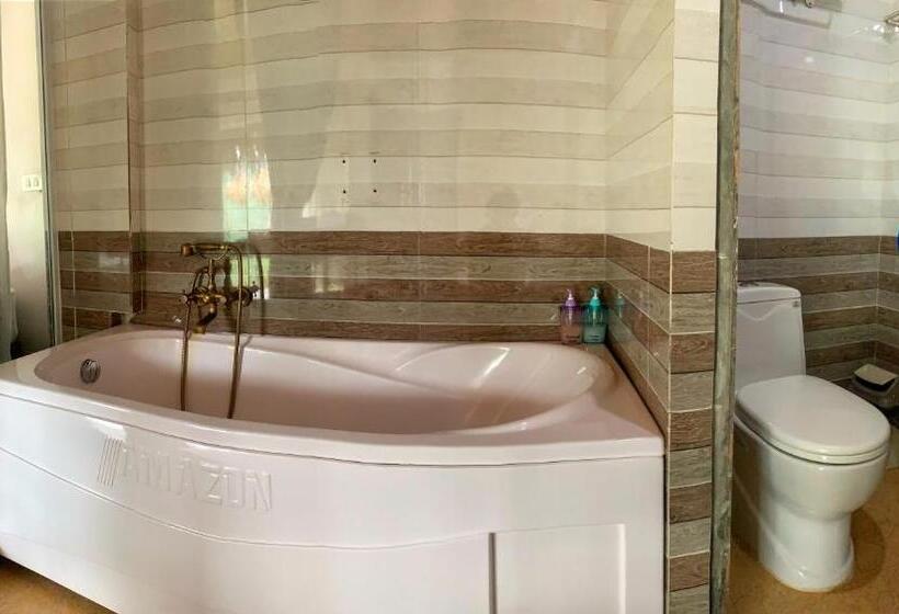 تختخواب و صبحانه La Rosa House