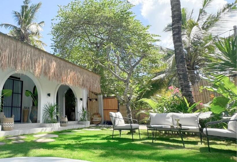 مبيت وإفطار Marshmellow Surf & Wellness Camp Lombok