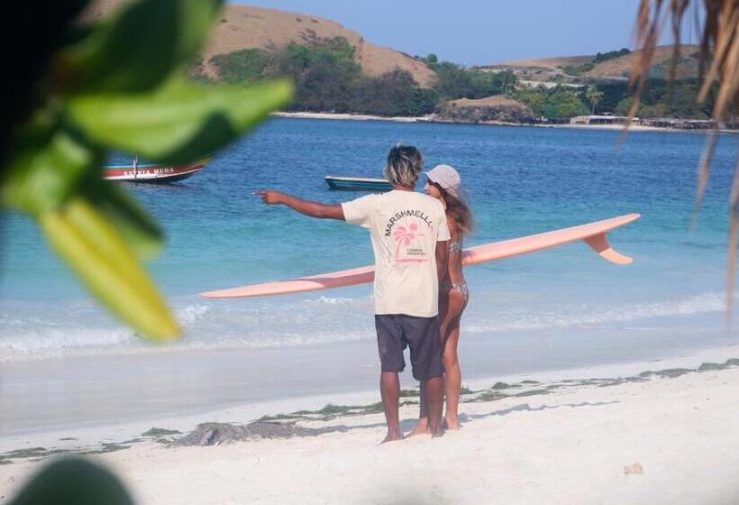 مبيت وإفطار Marshmellow Surf & Wellness Camp Lombok