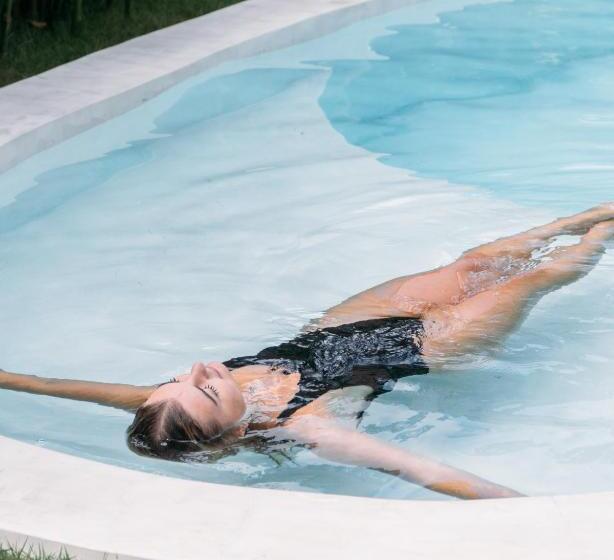 مبيت وإفطار Marshmellow Surf & Wellness Camp Lombok