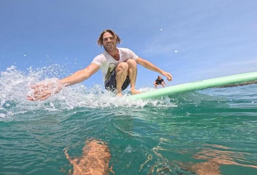 مبيت وإفطار Marshmellow Surf & Wellness Camp Lombok