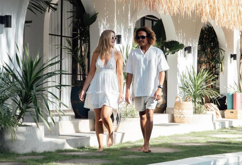 مبيت وإفطار Marshmellow Surf & Wellness Camp Lombok