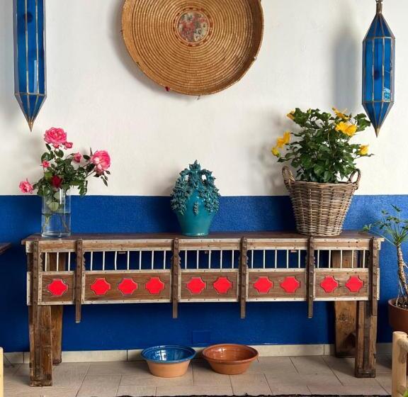 مبيت وإفطار Sustai