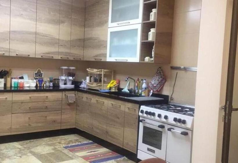 تختخواب و صبحانه Zzinn