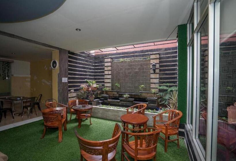 Collection O 736 Hotel Best Skip