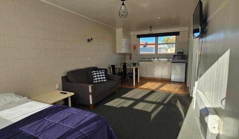 Endeavour Lodge Motel