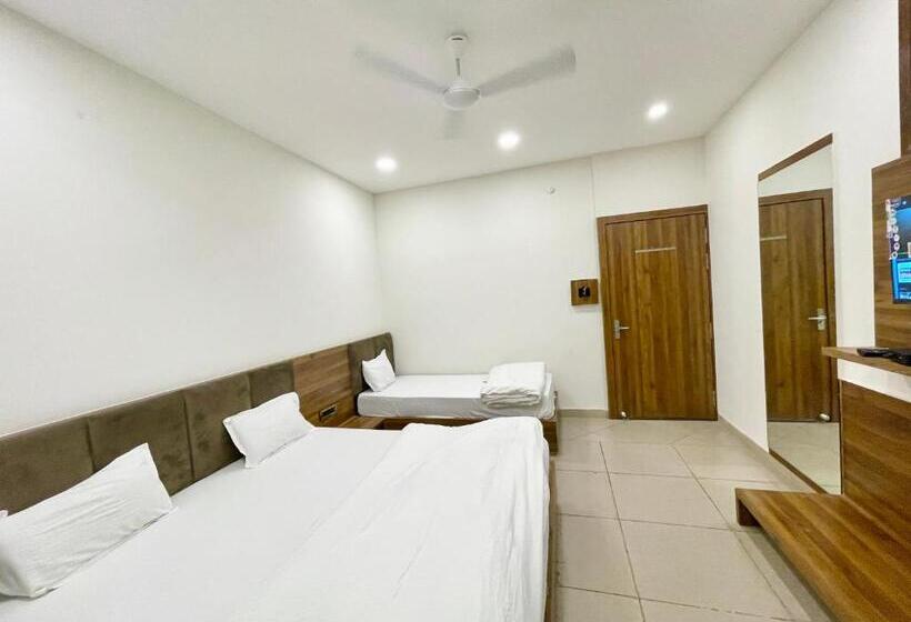 Govindam Inn ! Ujjain Fully Air Conditioned Hotel At Prime Location With Parking Availability, Near