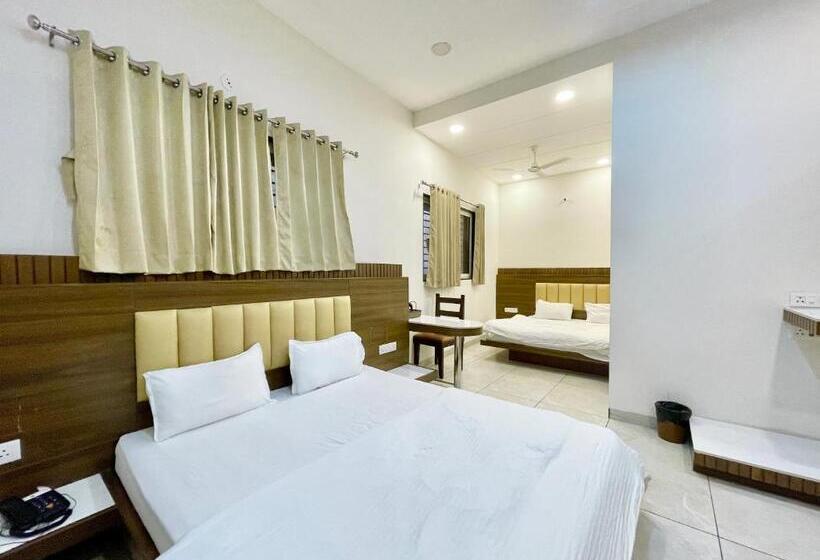 Govindam Inn ! Ujjain Fully Air Conditioned Hotel At Prime Location With Parking Availability, Near