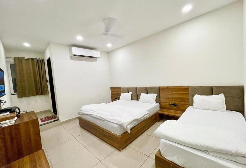 Govindam Inn ! Ujjain Fully Air Conditioned Hotel At Prime Location With Parking Availability, Near