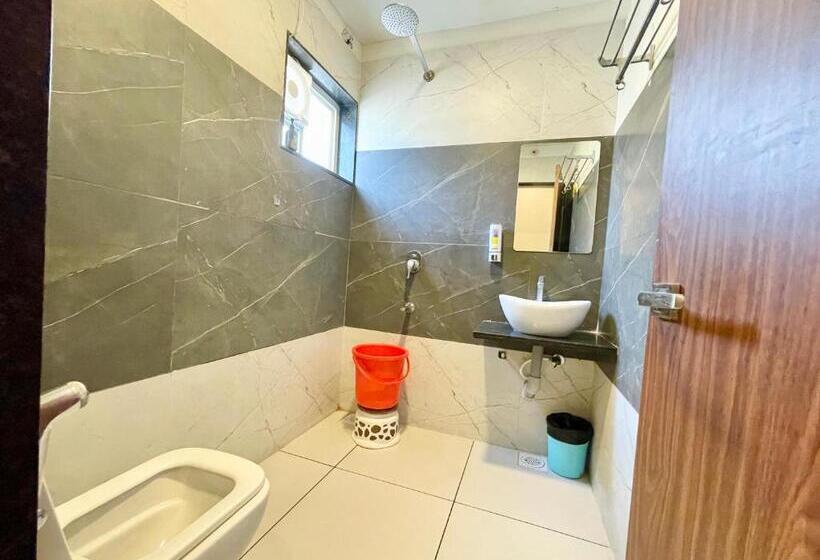 Govindam Inn ! Ujjain Fully Air Conditioned Hotel At Prime Location With Parking Availability, Near