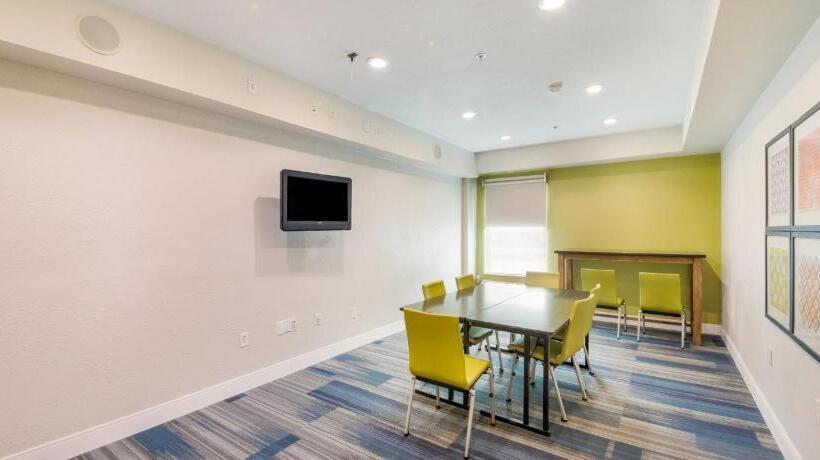 Holiday Inn Express Hotel & Suites Columbus