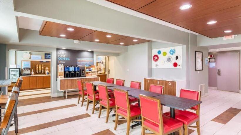 Holiday Inn Express Hotel & Suites Columbus