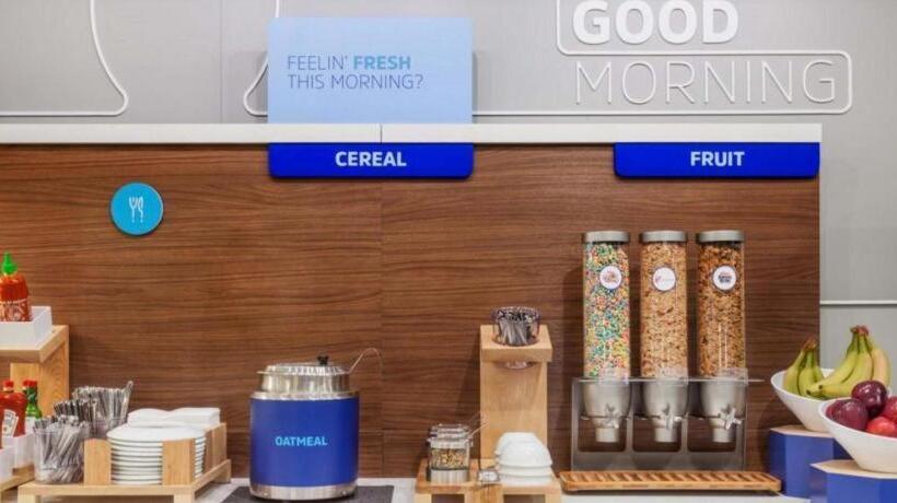 Holiday Inn Express Hotel & Suites Columbus