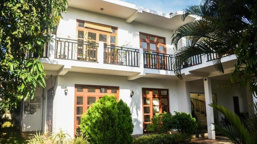 فندق Araliya Blue Beach View