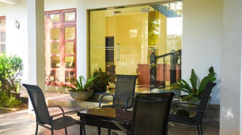 فندق Araliya Blue Beach View