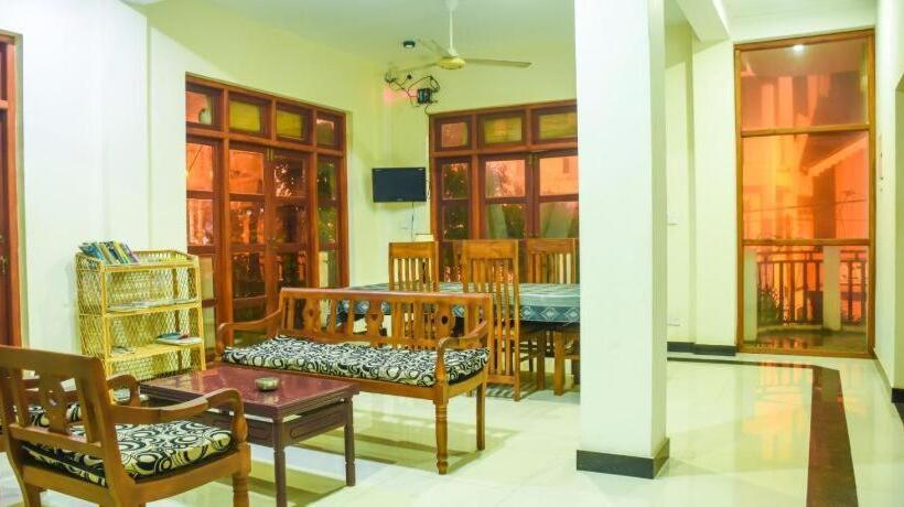 فندق Araliya Blue Beach View